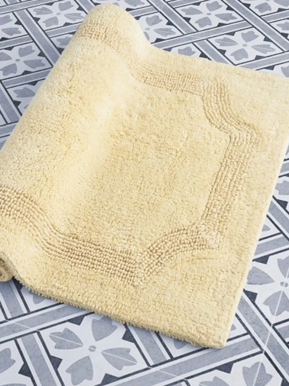 LAURA ASHLEY NWT Tablet Reversible Cotton Bath Rug -17x24 -yellow
